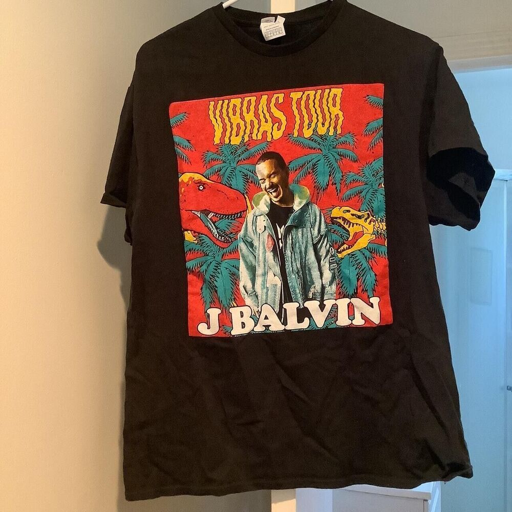 Concert tour tee T-shirt size large l The Vibras Tour was the third...